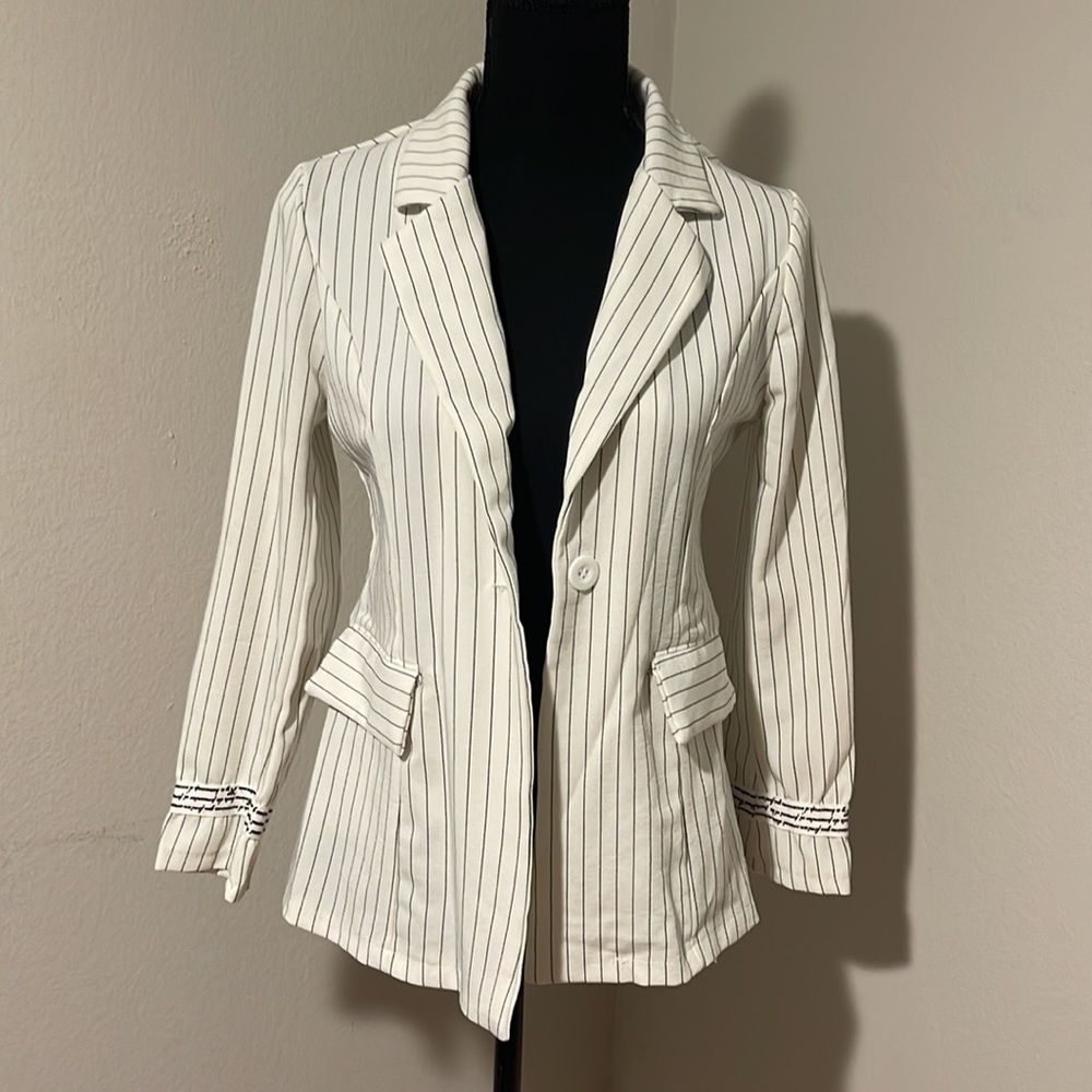 Blazer - Picture 3 of 4